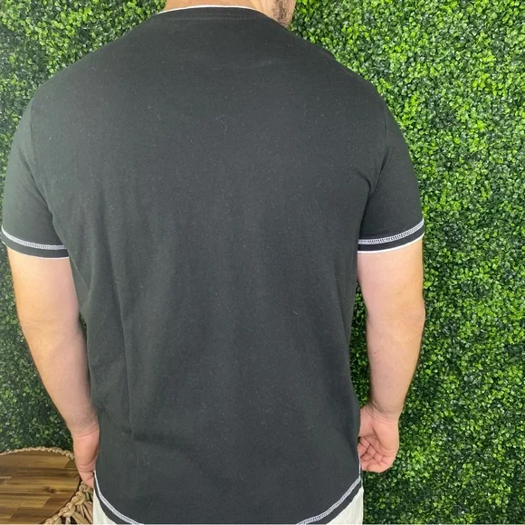 Guess Black Short Sleeve Tee with‎ Geometric Logo NWOT - Picture 5 of 6